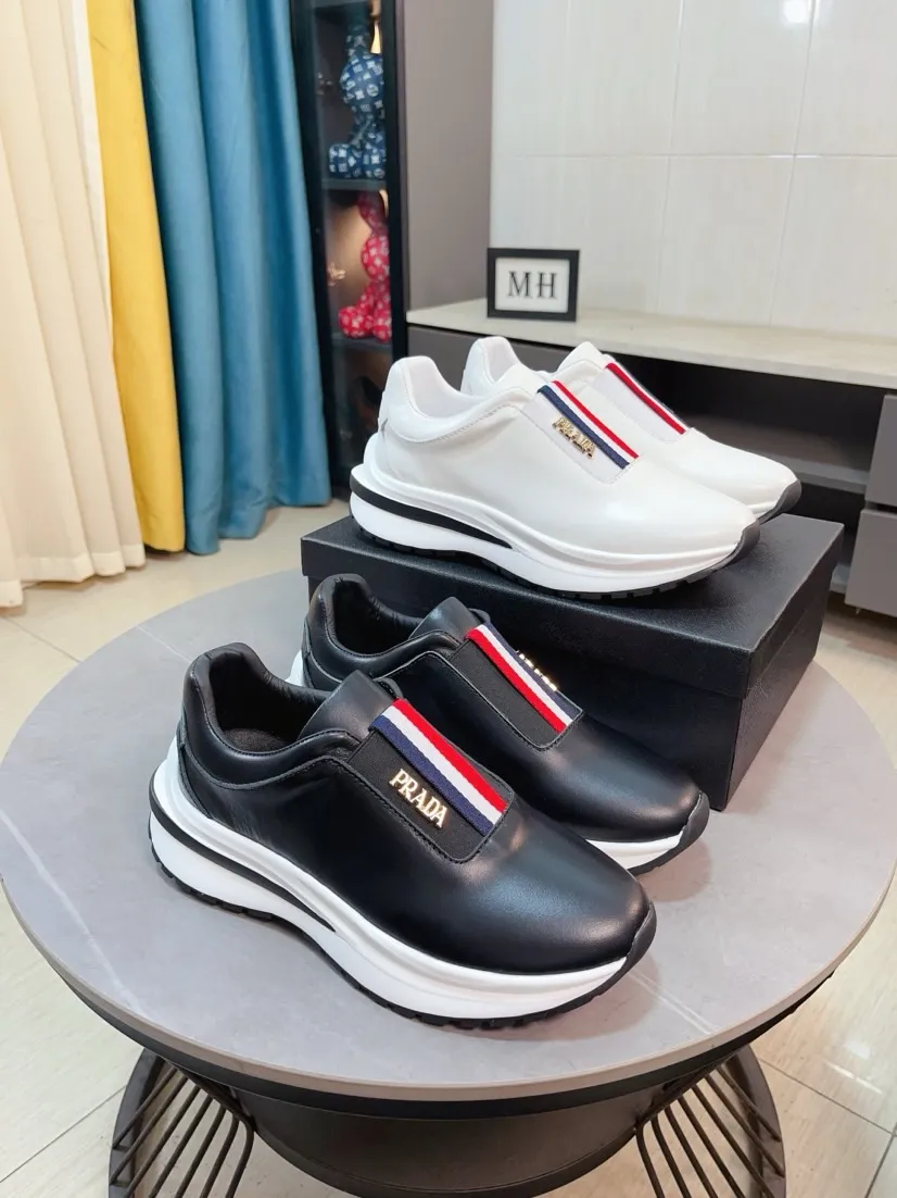 Men's shoes 💰420🌹🌹Prada is a luxurious and fashionable high-end product ✊🔥The perfect last shape and top-notch handcrafting make this shoe immediately create a strong aristocratic atmosphere. Imported first-layer cowhide with brogue carving crafts💋Cowhide lining🎶Rubber combination outsole specially imported from France for leather shoes😍Color: Mysterious Black☕️Number 38～44